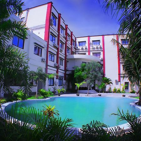 Grand Duta Hotel Palu Buitenkant foto