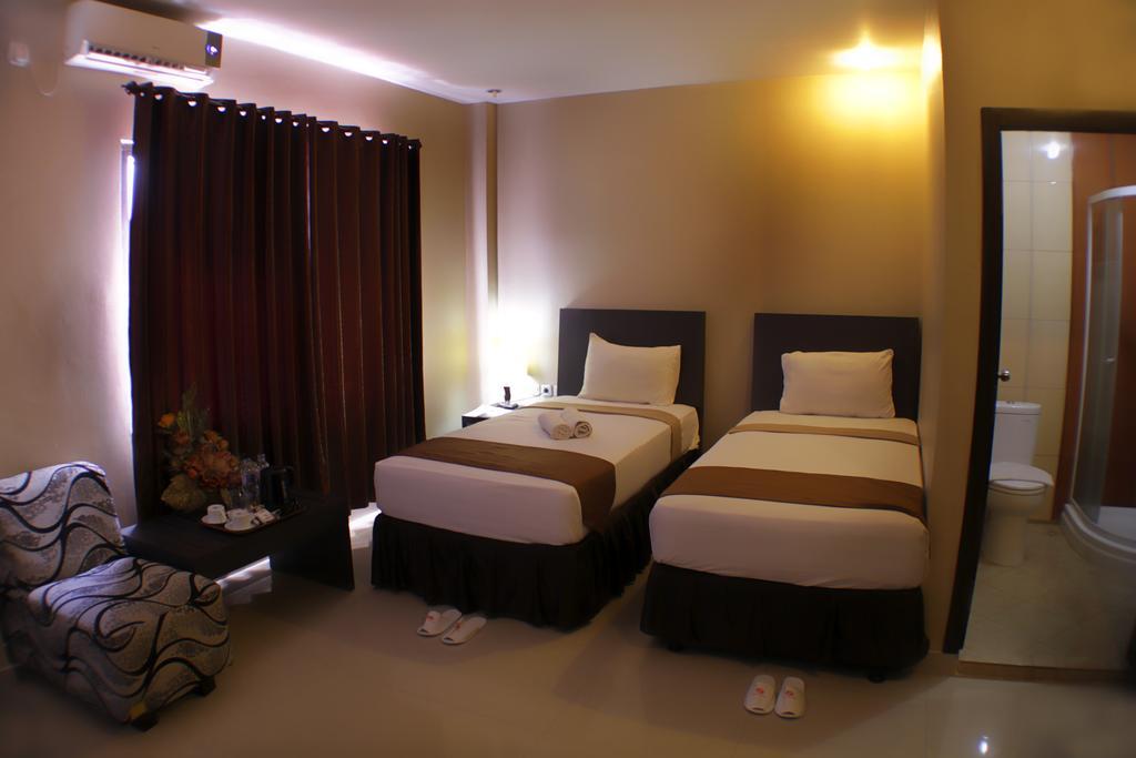 Grand Duta Hotel Palu Buitenkant foto