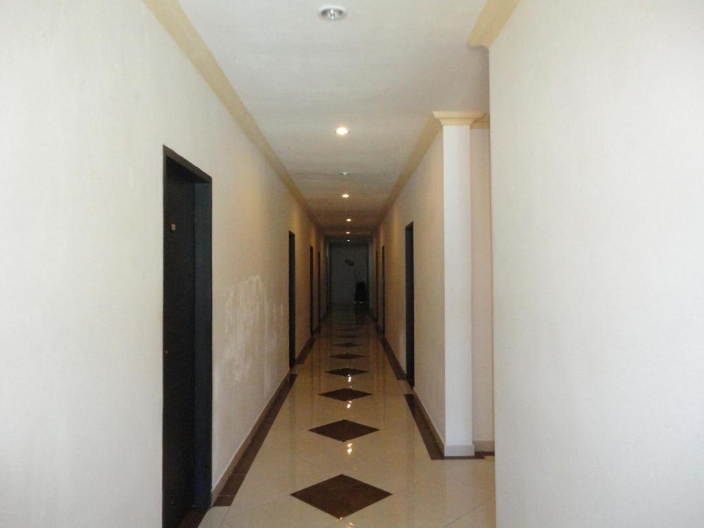 Grand Duta Hotel Palu Buitenkant foto