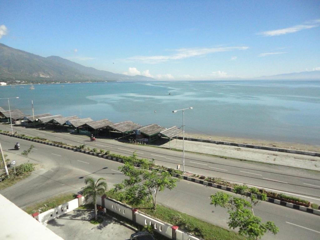 Grand Duta Hotel Palu Buitenkant foto