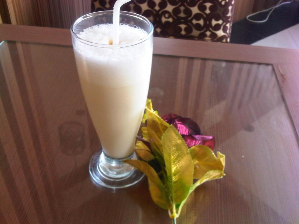 Grand Duta Hotel Palu Buitenkant foto