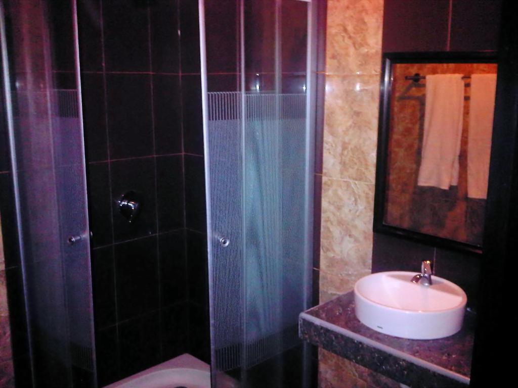 Grand Duta Hotel Palu Kamer foto