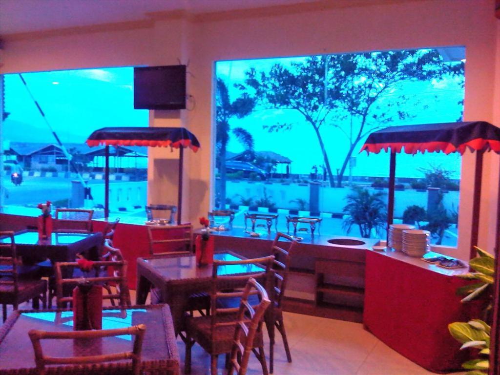 Grand Duta Hotel Palu Buitenkant foto