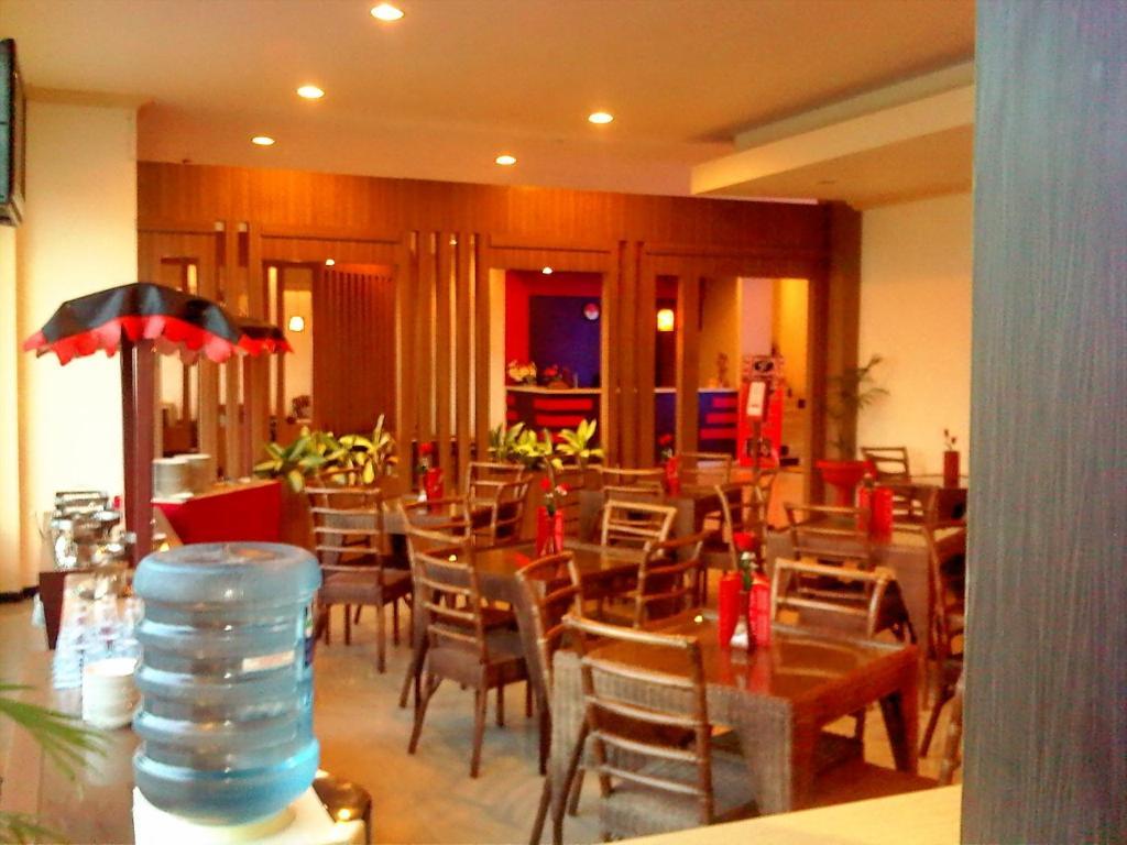 Grand Duta Hotel Palu Buitenkant foto