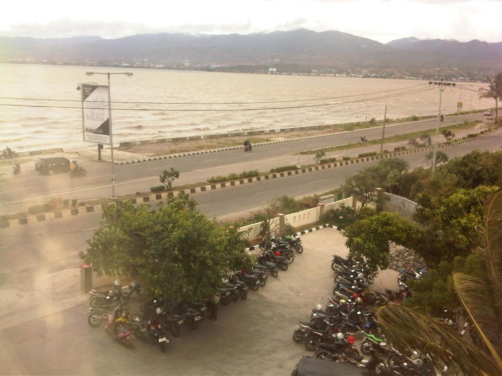 Grand Duta Hotel Palu Buitenkant foto